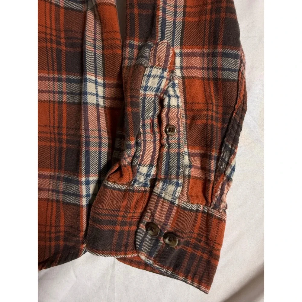 GH Bass Mens Flannel Shirt Large Red Navy Plaid Cotton Button Down Flaw